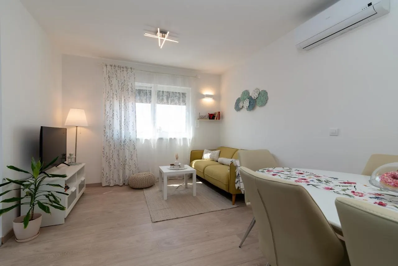 Apartman Lotos Apartment Trogir