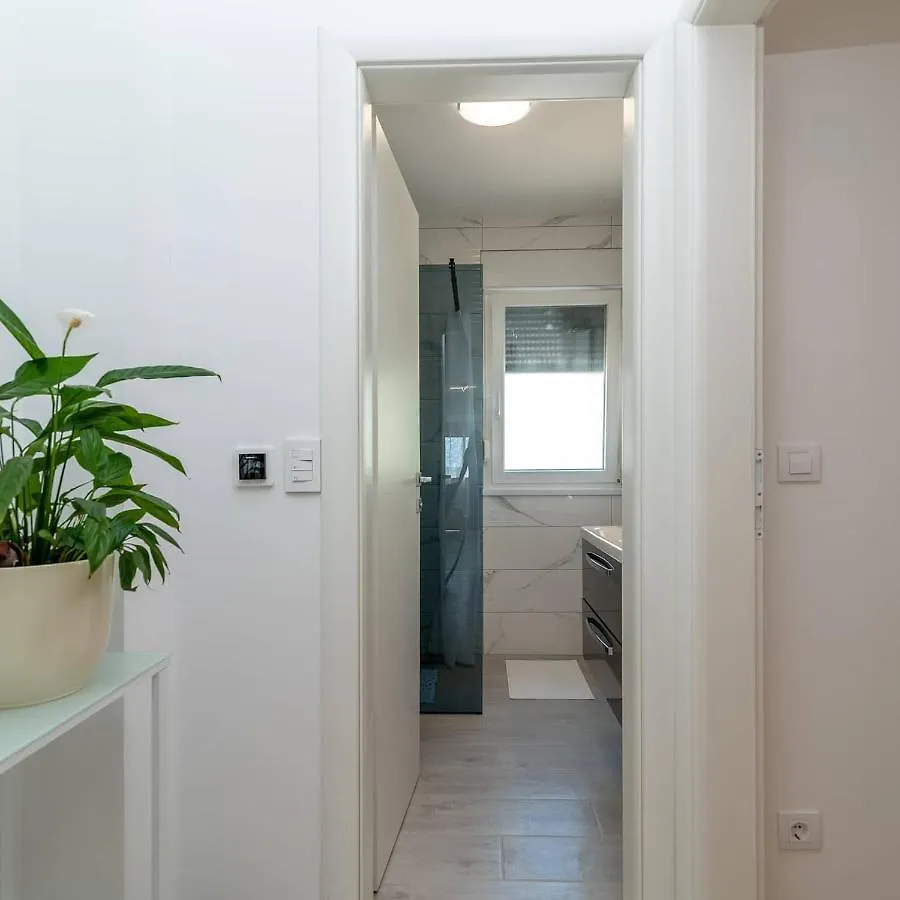 Apartman Lotos Apartment Trogir