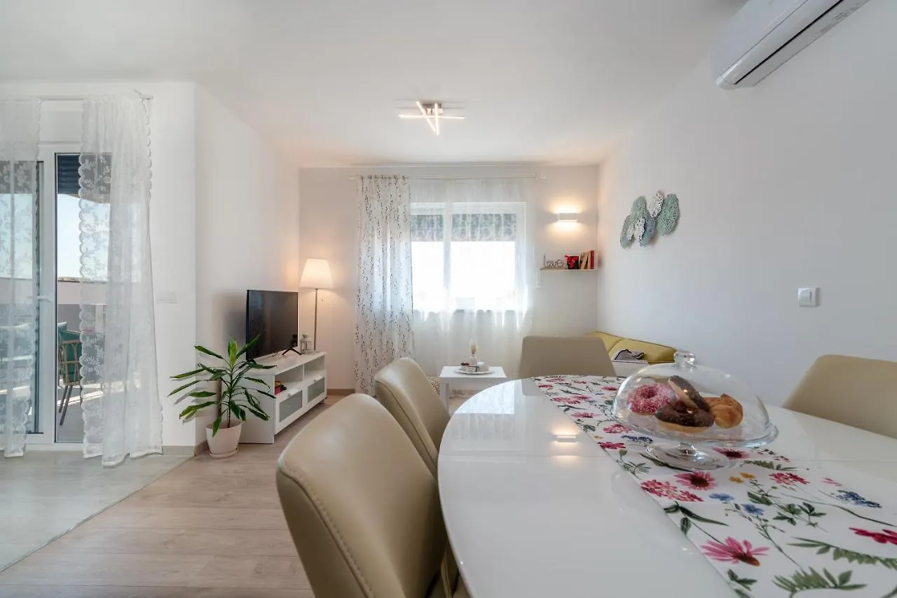 Apartman Lotos Apartment Trogir