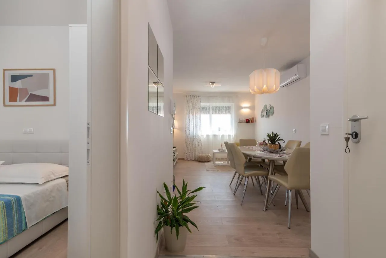 Apartman Lotos Apartment Trogir